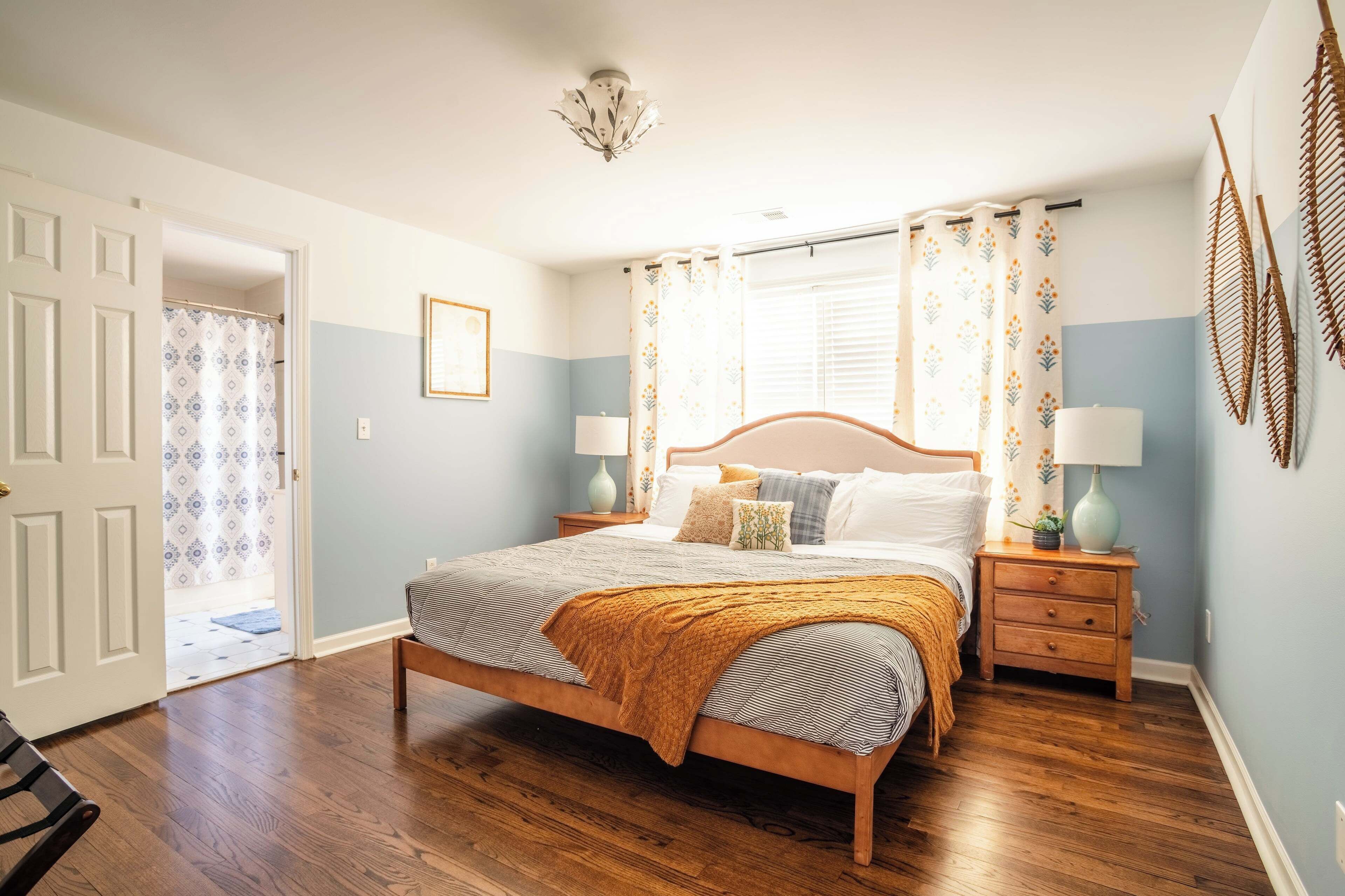 5 bedrooms, desk, iron/ironing board, travel crib