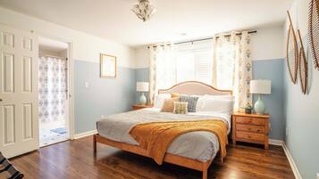 5 bedrooms, desk, iron/ironing board, travel crib