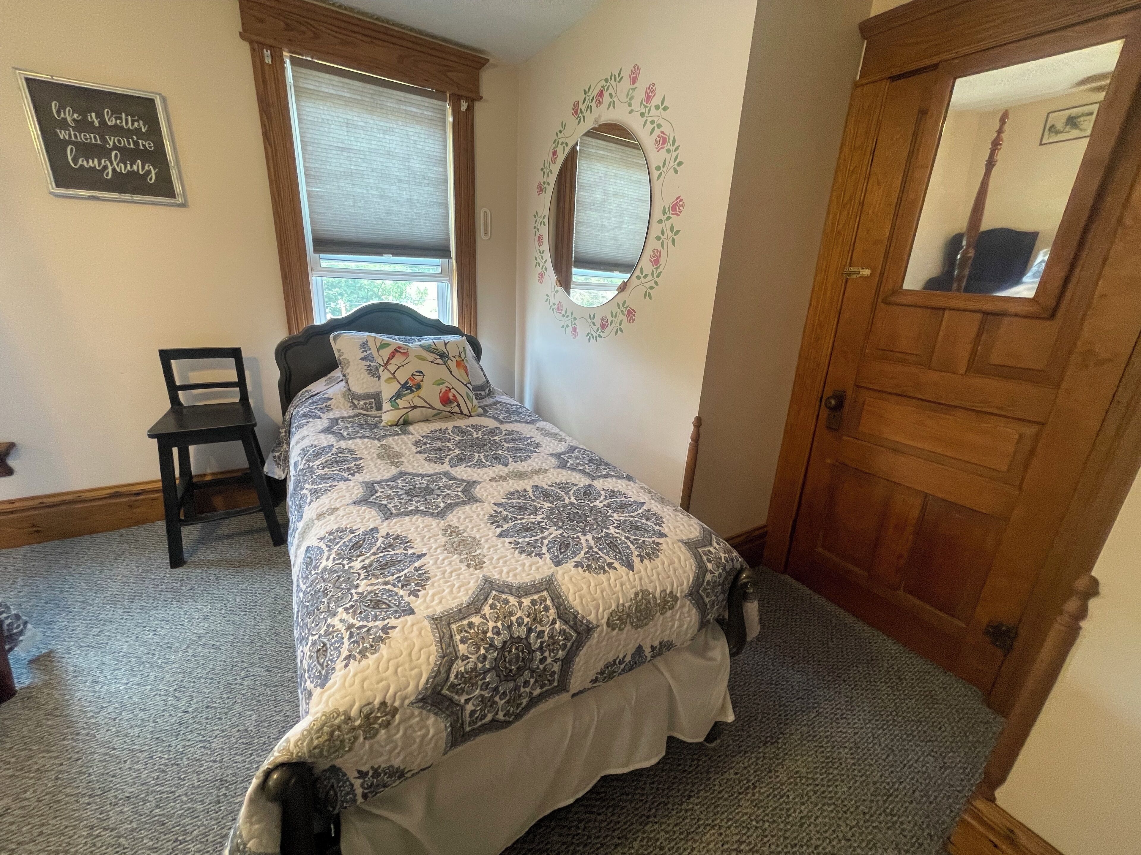 Iron/ironing board, WiFi, bed sheets