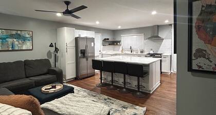 Charming 3Bed 2Bath Home located
In Clinton Twp MI, 30 min to Detroit