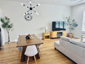 Living area - Cozy & Spacious Downtown Retreat – 3BR / 3.5BA (Houston)