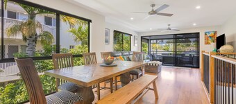Palmy Villa - Pet Friendly Palm Beach Home with Pool - Min.3 Night Stays - Linen Provided