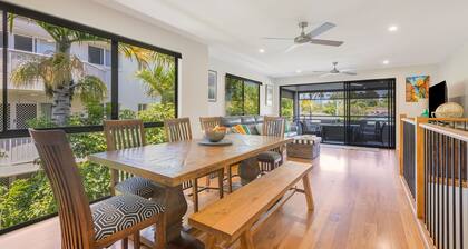 Palmy Villa - Pet Friendly Palm Beach Home with Pool - Min.3 Night Stays - Linen Provided