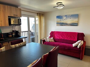 TV - Renovated apartment with parking space (Villers-sur-Mer)