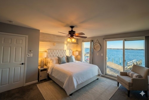 Waterfront Gem w/ Private Pier  ~15m to Johns Hopkins & Harbor