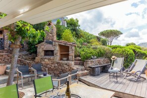 Outdoor dining - 2-bedroom mini-villa with splendid view of Santa Giulia (Porto-Vecchio)