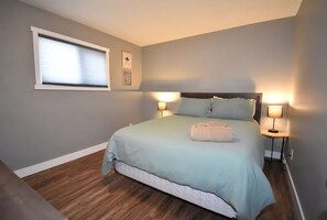 2 bedrooms, iron/ironing board, internet, bed sheets