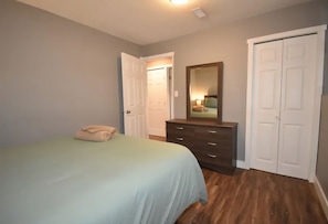 2 bedrooms, iron/ironing board, Internet, bed sheets