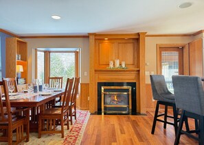 Dining - Big Bear Chalet- Hot tub, pool table, near resort! (Killington)