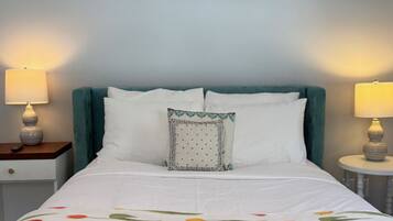 Desk, iron/ironing board, travel cot, WiFi