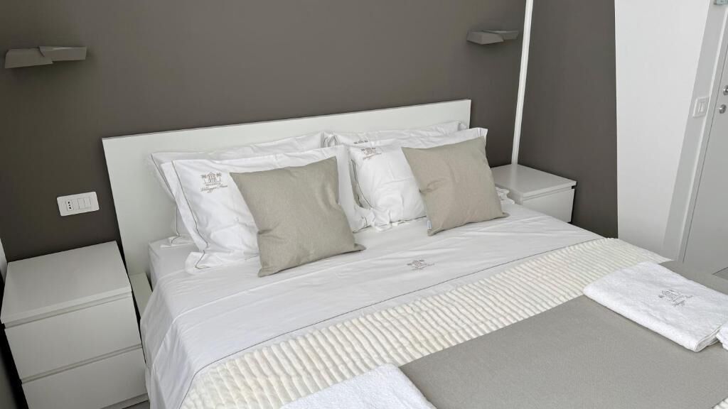 더블룸, 더블침대 1개, 전용 욕실, 마당 전망 | 책상, 노트북 작업 공간, 다리미/다리미판, 무료 WiFi