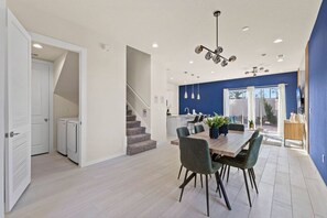 Dining - 5 Suites Sleeps 14 Lion King & Mickey Theme (Kissimmee)