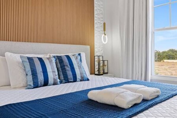 Iron/ironing board, travel cot, WiFi, bed sheets - 5 Suites Sleeps 14 Lion King & Mickey Theme (Kissimmee)