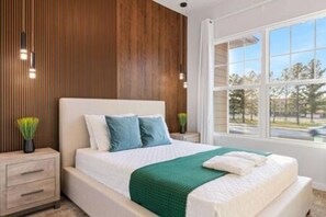 5 bedrooms, iron/ironing board, travel cot, WiFi - 5 Suites Sleeps 14 Lion King & Mickey Theme (Kissimmee)