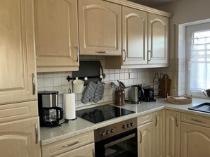 Refrigerador, horno, parrilla de estufa y lavavajillas