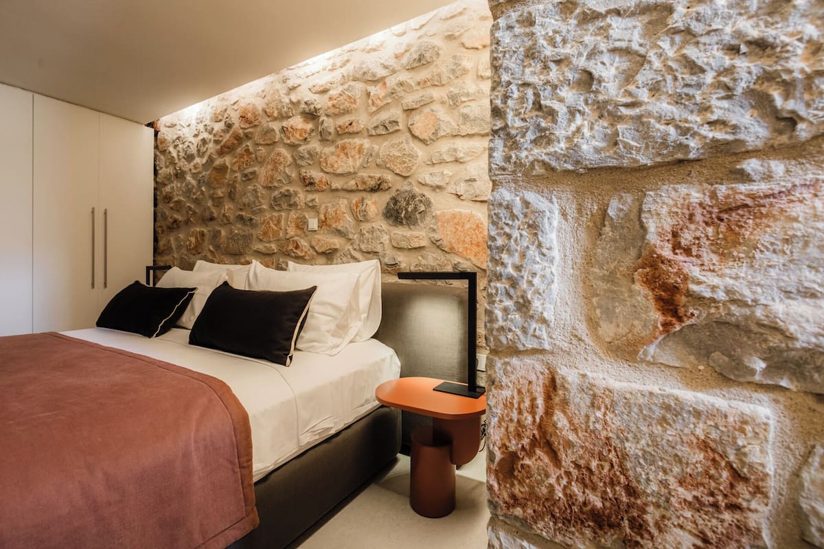 Exclusive Duplex | In-room safe, soundproofing, iron/ironing board, free WiFi