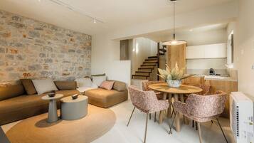Exclusive Duplex | Living area | Flat-screen TV