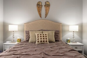 6 bedrooms, Internet, bed sheets - Mountain ViewsGame RoomTheaterPoolSpa (Gold Canyon)