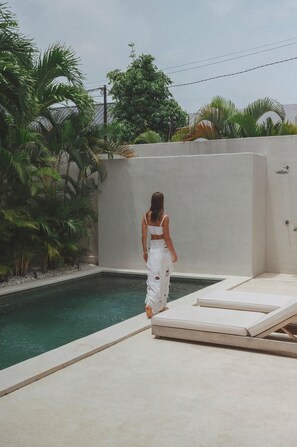 Pool - Casa Nuah — Designer 3BR Villa with pool — Tropical Stay Near Canggu. (Kabupaten Badung)