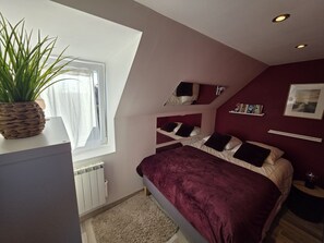 2 chambres, fer et planche à repasser, Wi-Fi gratuit, draps fournis