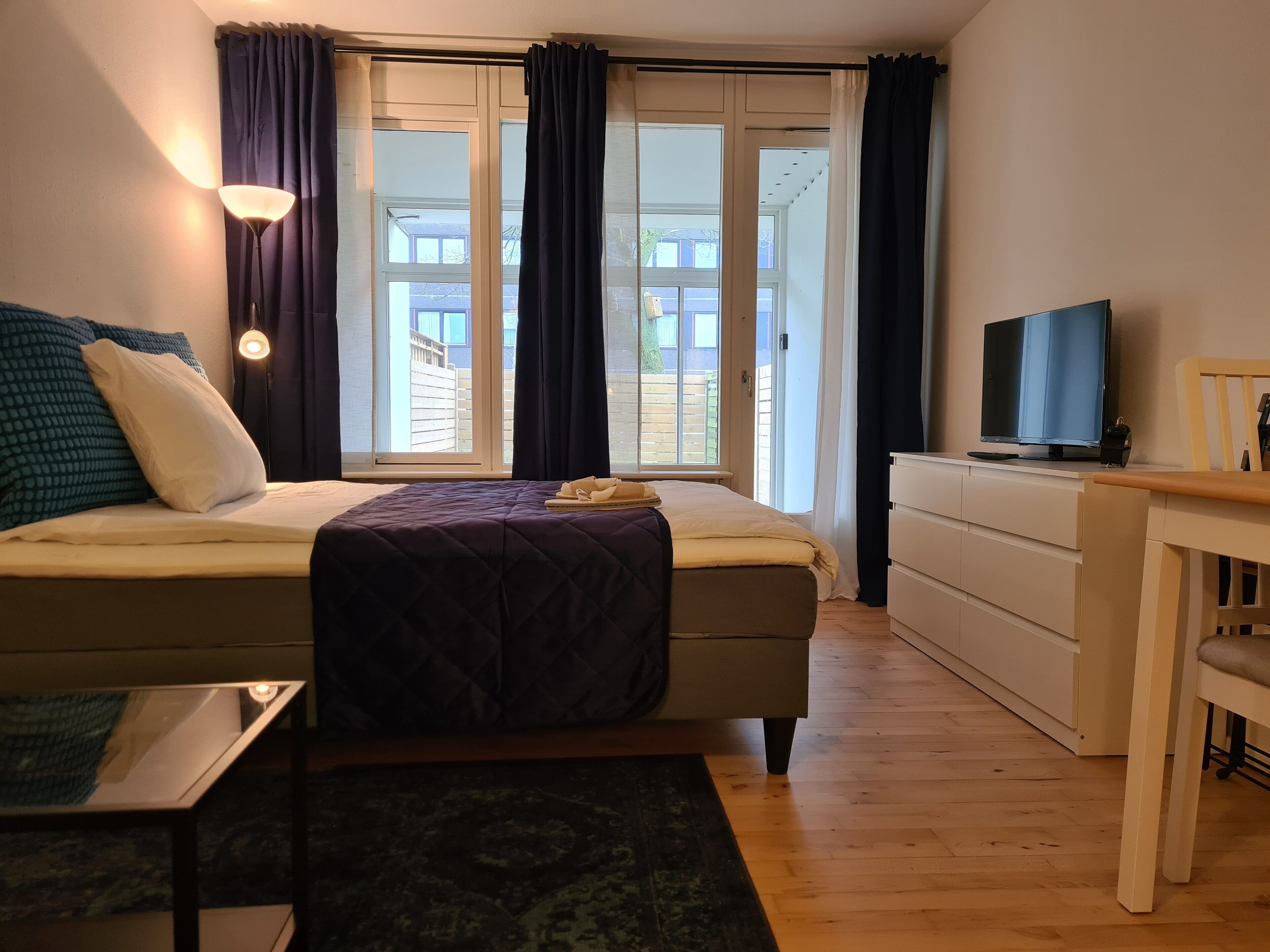 1 soverom, safe på rommet, skrivebord og strykejern/-brett