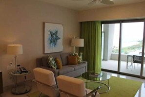 Living area - Garza Blanca Resort 
Beautiful One Bedroom with Ocean View
For Christmas 2026 (Cancún)