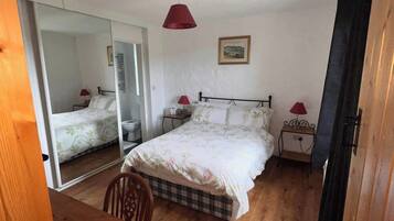 2 bedrooms, iron/ironing board, bed sheets