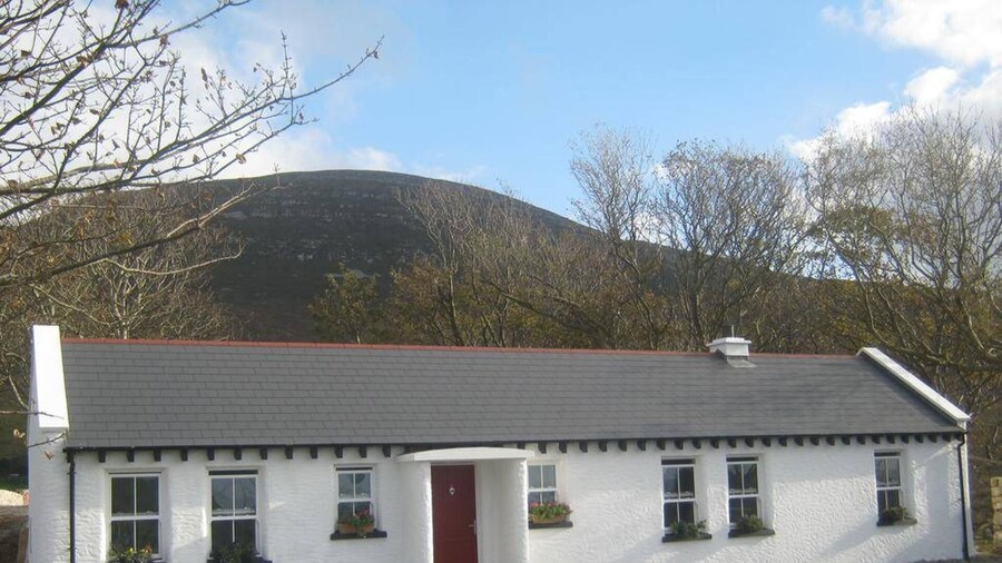 Rural Donegal Cottage Near Sandy Beaches