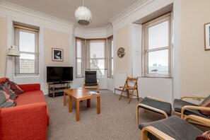 TV - Bonny Bay | Lower Largo (Lower Largo)