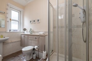 Shower, hair dryer, towels, soap - Bonny Bay | Lower Largo (Lower Largo)