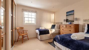 Iron/ironing board, free WiFi, bed sheets