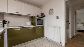 Fridge, microwave, oven, coffee/tea maker