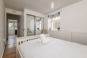 2 chambres, fer et planche à repasser, Wi-Fi gratuit, draps fournis