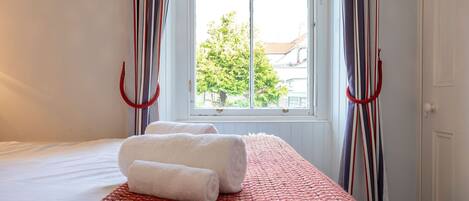 Iron/ironing board, free WiFi, bed sheets