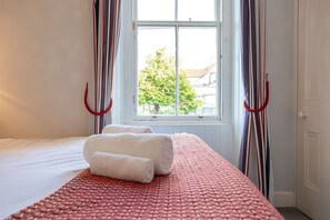 3 bedrooms, iron/ironing board, free WiFi, bed sheets - Norloch Cottage | Elie (Elie)