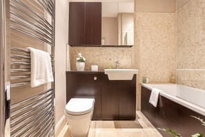 Shower, hair dryer, towels, soap - Norloch Cottage | Elie (Elie)