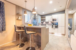 Fridge, microwave, oven, coffee/tea maker - Lodge No 35 | St Andrews Lodge Park (Strathkinness)