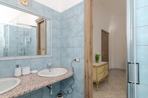 Douche, serviettes fournies