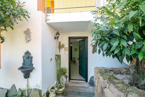 Exterior detail - Apartment 'La Casa di Piera 2' with Mountain View, Wi-Fi and Air Conditioning (San Pietro)