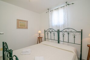 WiFi, bed sheets - Apartment 'La Casa di Piera 2' with Mountain View, Wi-Fi and Air Conditioning (San Pietro)