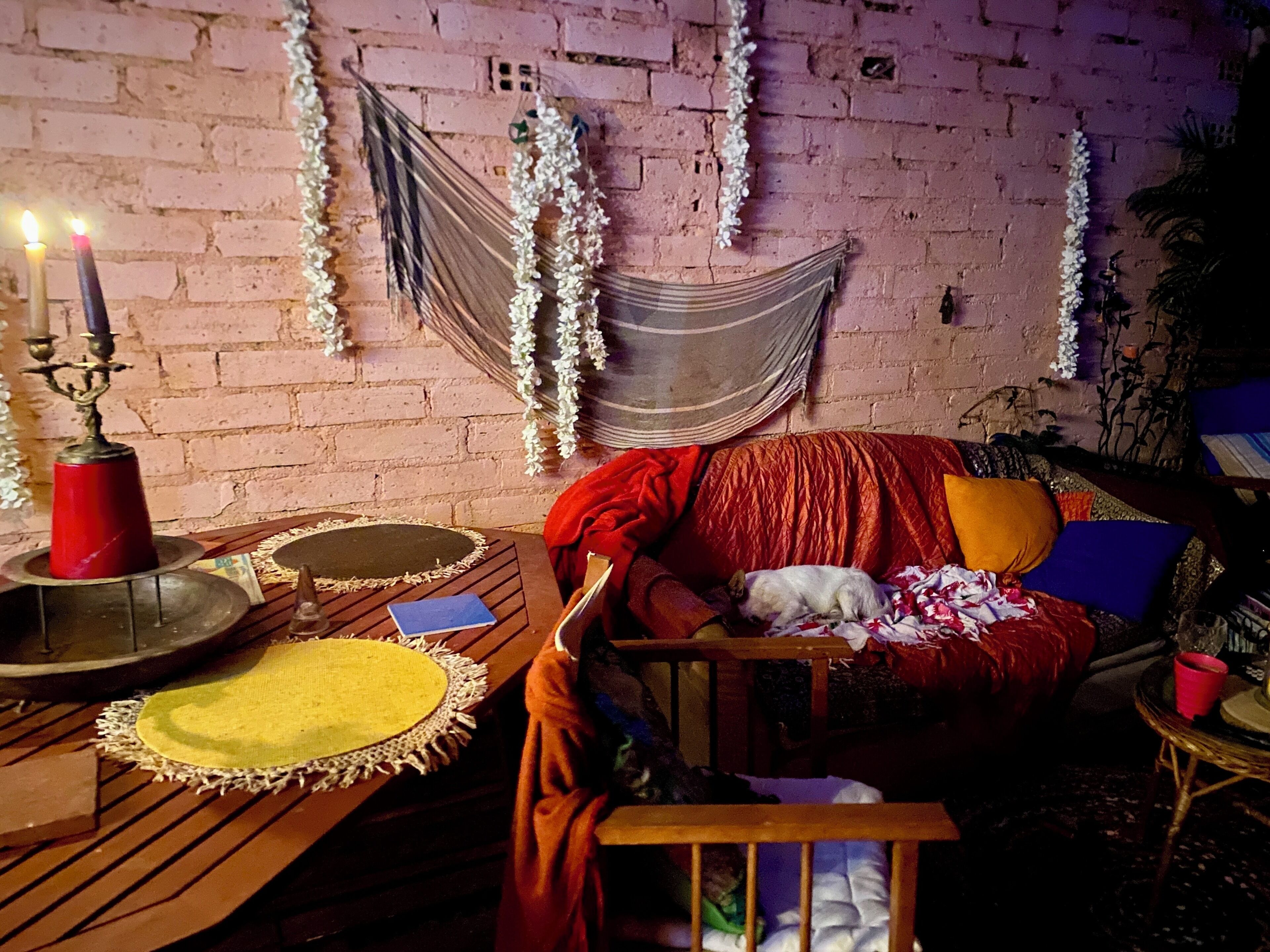 Smart TV, fireplace, table tennis, stereo