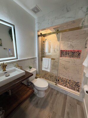 Hair dryer, towels, toilet paper - Cozy 1-bedroom apartment in beautiful Las Vegas with AC (Las Vegas)