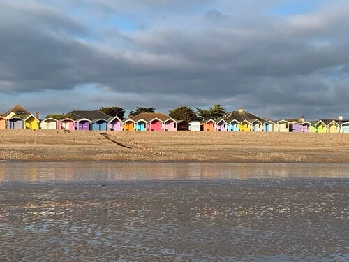 Adorable 2-bedroom bungalow in tranquil Rustington perfect for relaxing