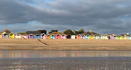 Adorable 2-bedroom bungalow in tranquil Rustington perfect for relaxing