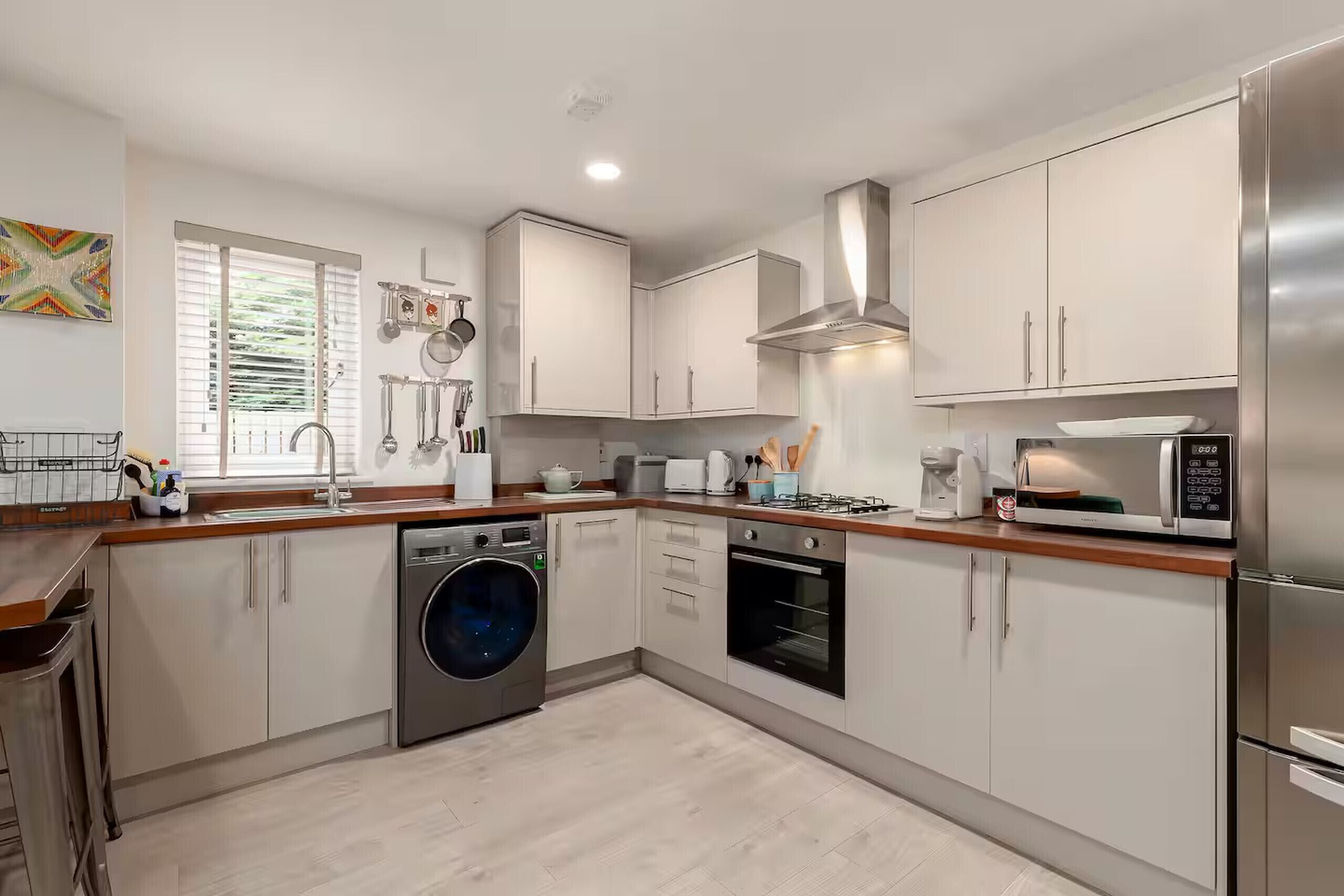 Fridge, microwave, oven, coffee/tea maker