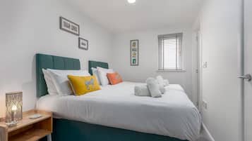 Iron/ironing board, free WiFi, bed sheets