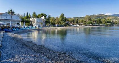 Sunshine Home - Peaceful Garden Escape & Parking