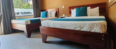 Dobbeltrom, 2 dobbeltsenger | Skrivebord og wi-fi (inkludert)