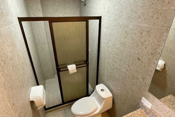 Double Room, 2 Double Beds | Bathroom