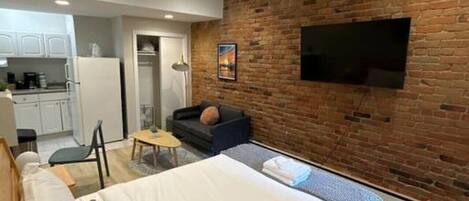 Bureau, fer et planche à repasser, Wi-Fi, draps fournis